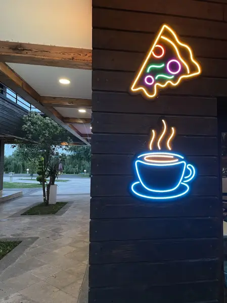  Lumiere Cafe