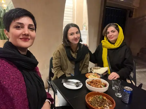  کافه و رستوران دووچ کنگان