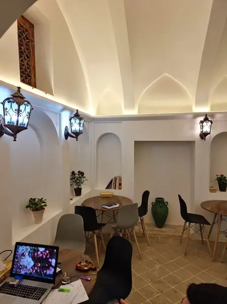 Cafe taghcheh کافه طاقچه