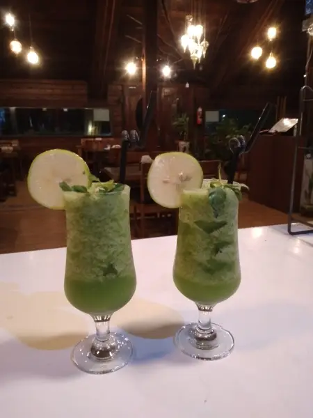  کافه رستوران آبنبات چوبی