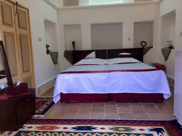  هتل و چایخانه سنتی شعرباف