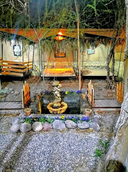  کافه رستوران سنتی استرنج