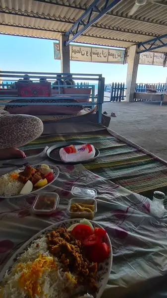  اقامتگاه و رستوران عمو زینل