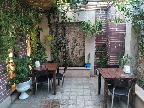 Behnoush Cafe