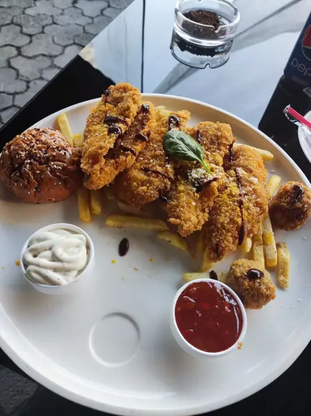  Café Plato