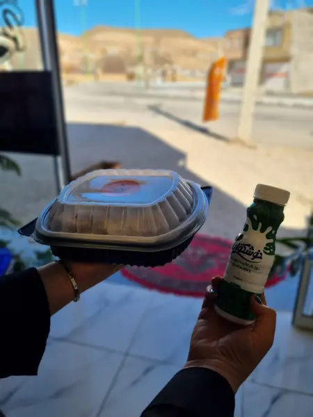  کافه فست فود ما سه تا