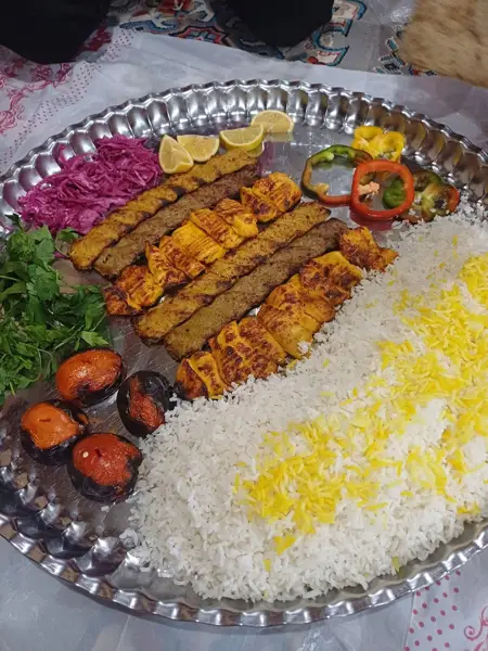  کافه رستوران سنتی فیروزه (مصطفی صفاری)