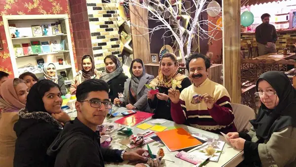 کافه کتاب ماه و ماهی
