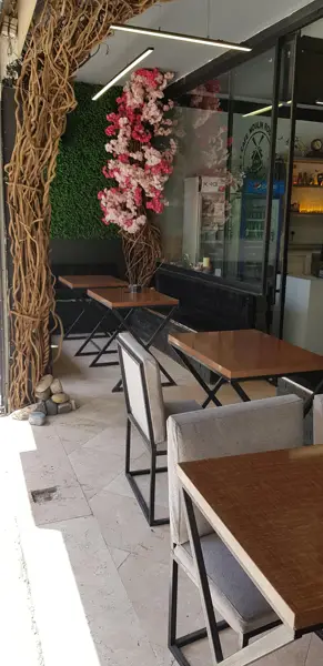 کافه رستوران مولن روژ