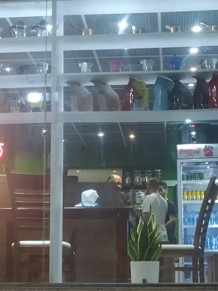 کافه قهوه طاهر