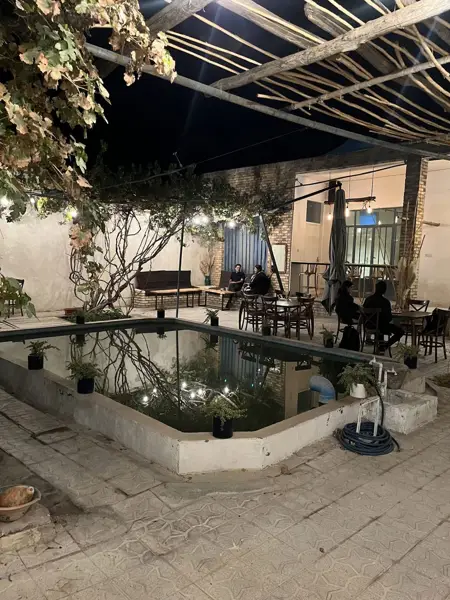  Tak Yard (حیاط تاک)
