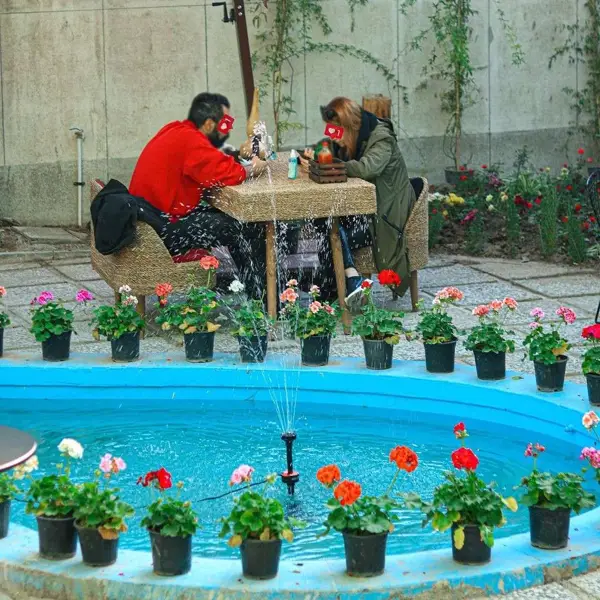 حیاط باغ بارمان