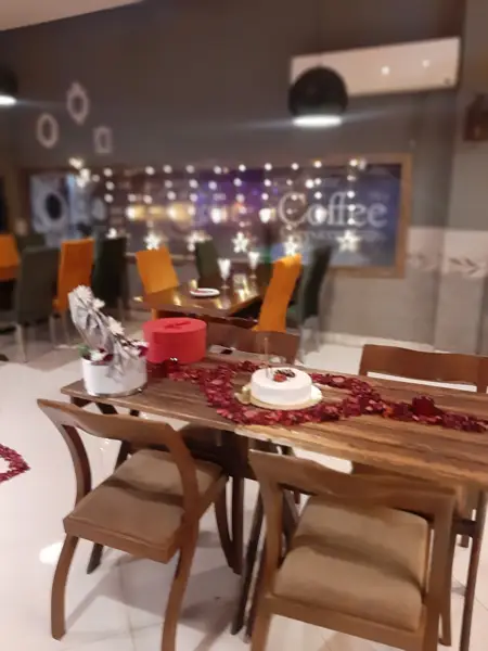  ( دلژین )رستوران ، کافی شاپ ، باغسرا