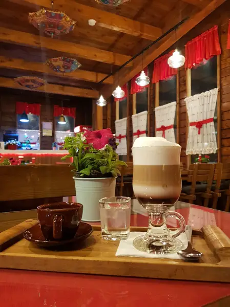  کافه رستوران آبنبات چوبی