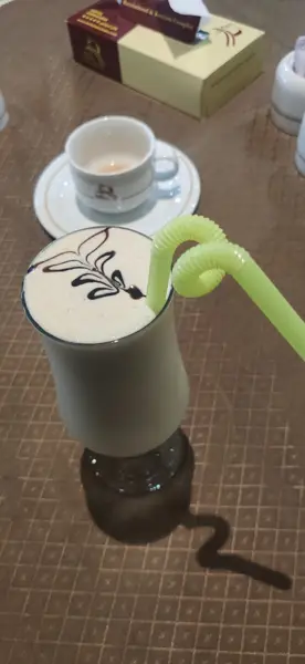  کافی شاپ بامدادان