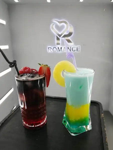  Cafe Romance