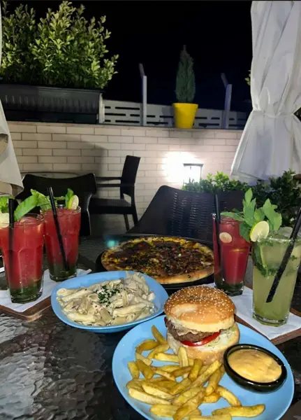  کافه گالری شبهای روشن