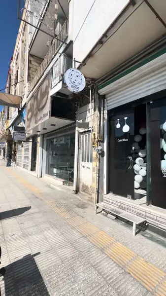  Cafe Moon