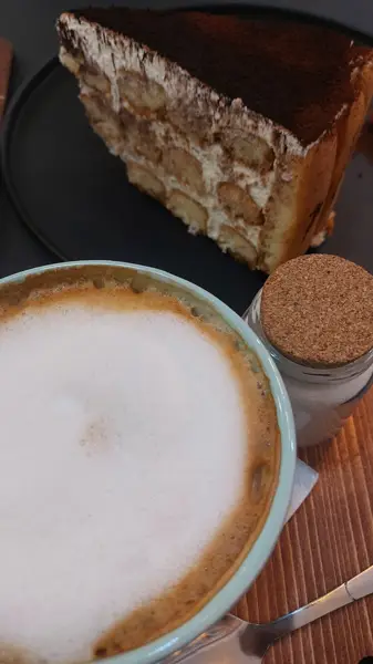  کافه بیدمجنون