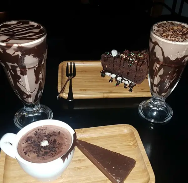  Cafe Chobin کافه چوبین
