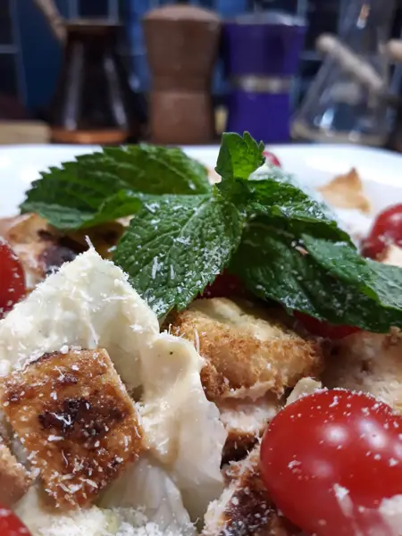  کافه روبوستا - Cafe Robusta