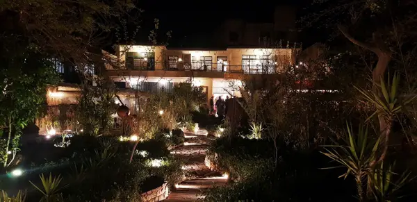 كافه سروناز