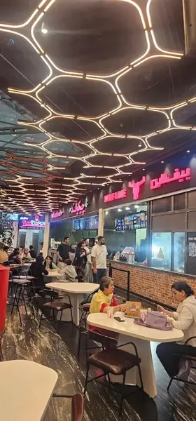 فودکورت همیلا سنتر