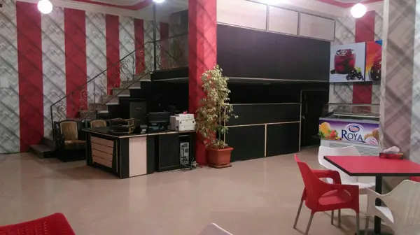  کافی شاپ نیکنام یزدی