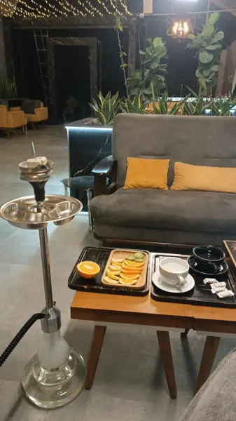 کافه گلخونه شمشیری