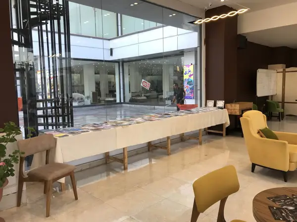  کافه کتاب مروارید سبز