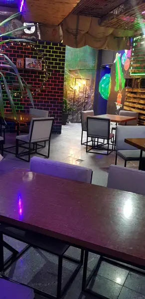 کافه رستوران مولن روژ