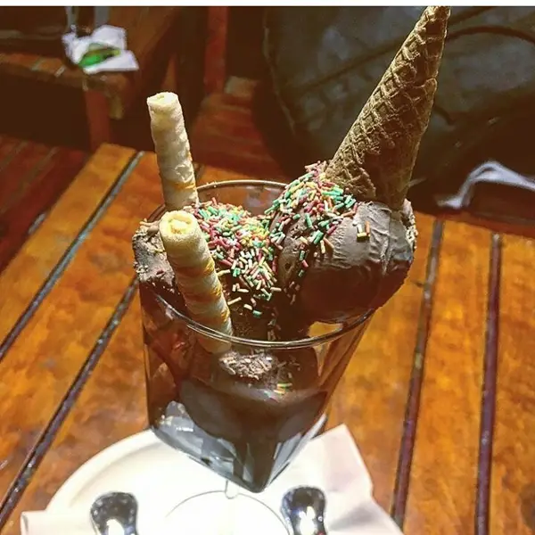  کافه چوبک