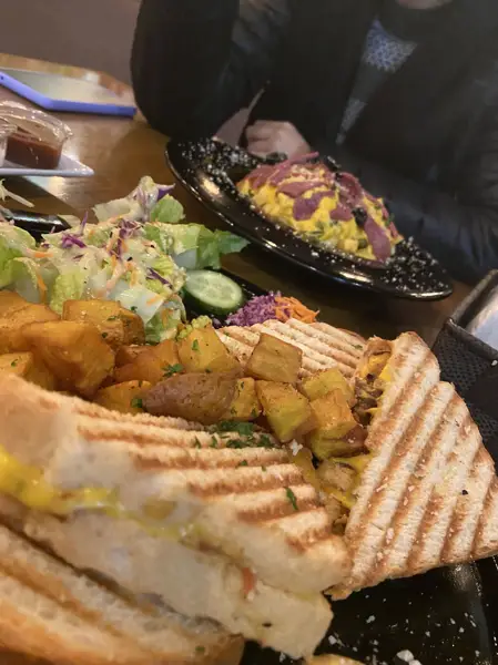  Moon Cafe کافه مون