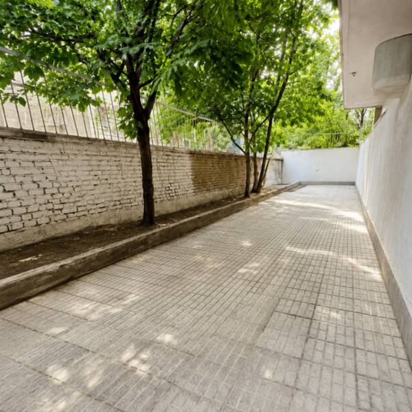 حیاط و فضای اسموکینگ میز اختصاصی