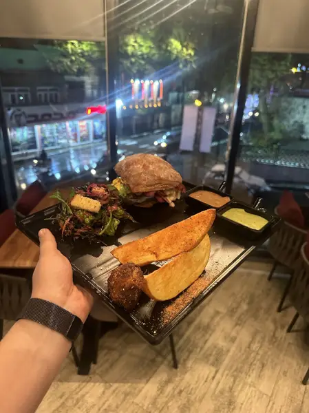 Kamarad Cafe & Hookah Lounge <> کافه رستوران کاماراد