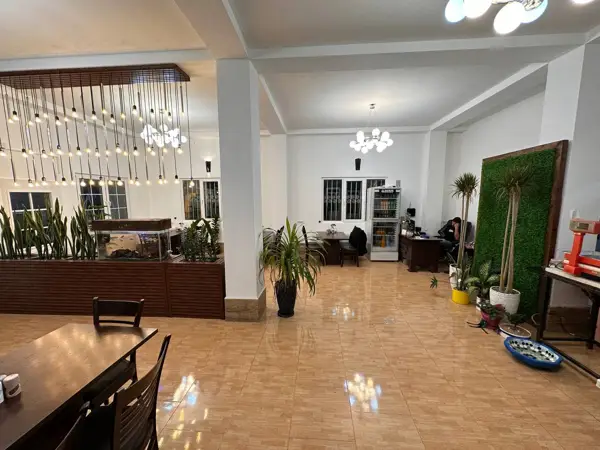 کافه و رستوران باغ شاهانی