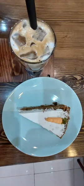 کافه بیدمجنون