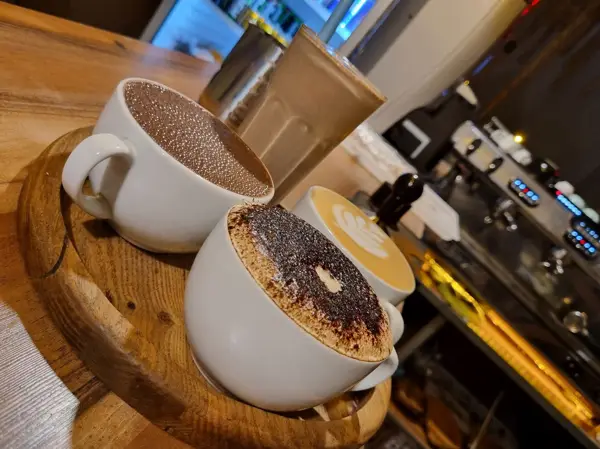  Cafe Kambiz