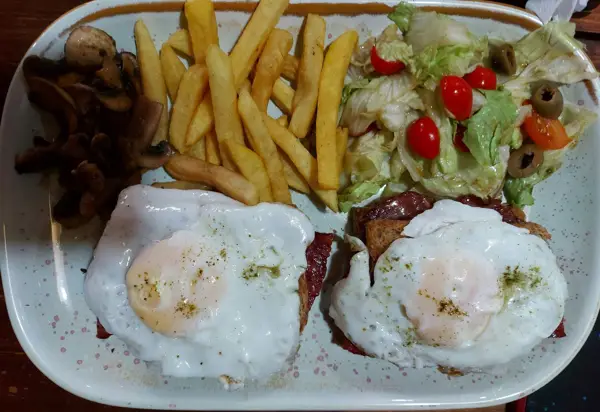  Bamdad Café