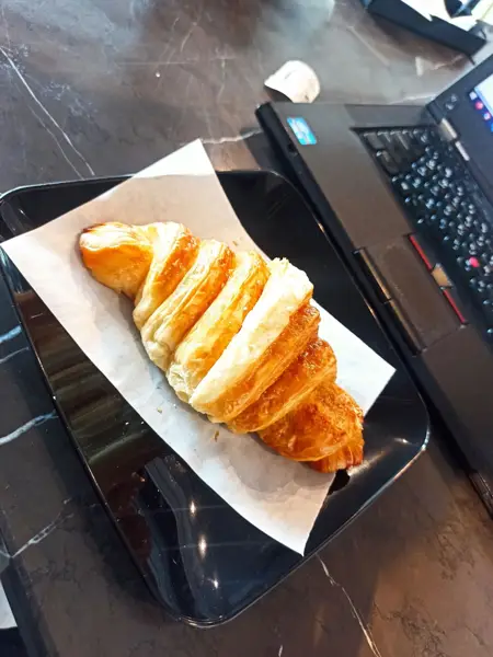  Patiss Cafe Bakery | نان کافه پاتیس