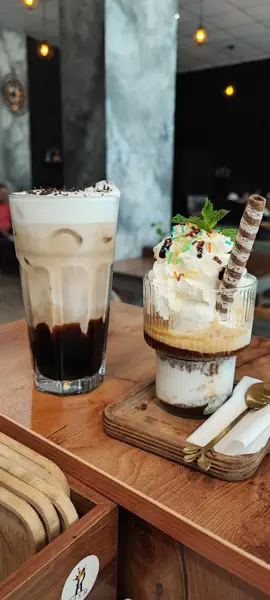  Cafe sayehکافه سایه