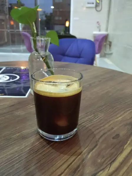  کافی شاپ ماه گل