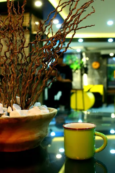 Eshtiyagh Cafe