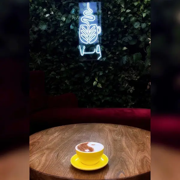 کافه گل وستا