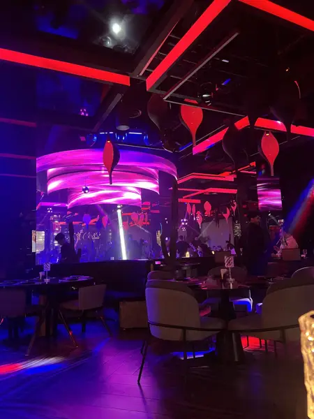 Cavo Lounge Cafe & Restaurant (کافه و رستوران کاوو لانژ)