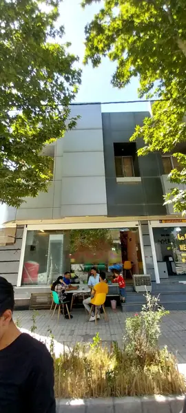  کافی شاپ رنگین کمان