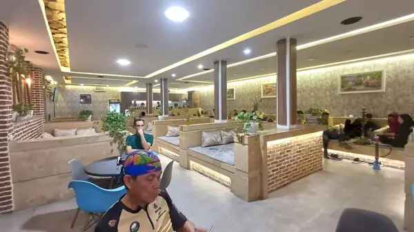  کافه رستوران شب نشین