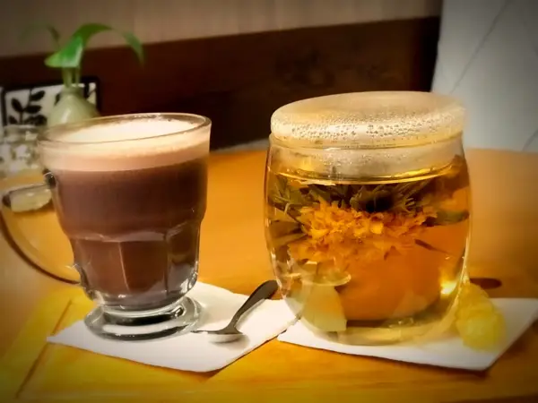  Cafe Nazhoman