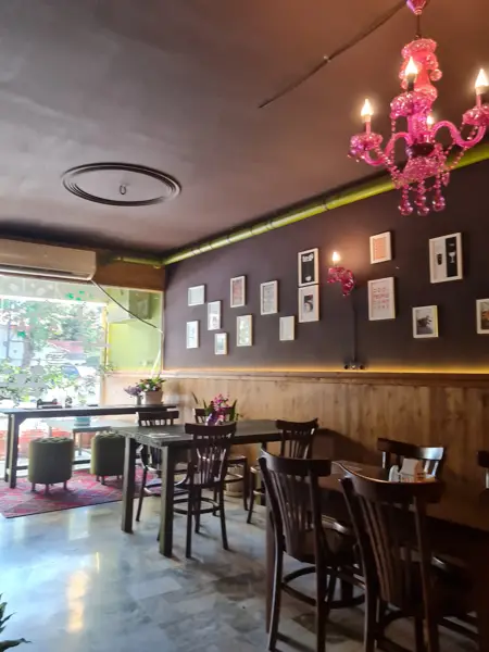کافه هارمونیکا harmonica café