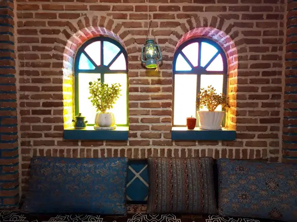 کافه رستوران تی شی نی